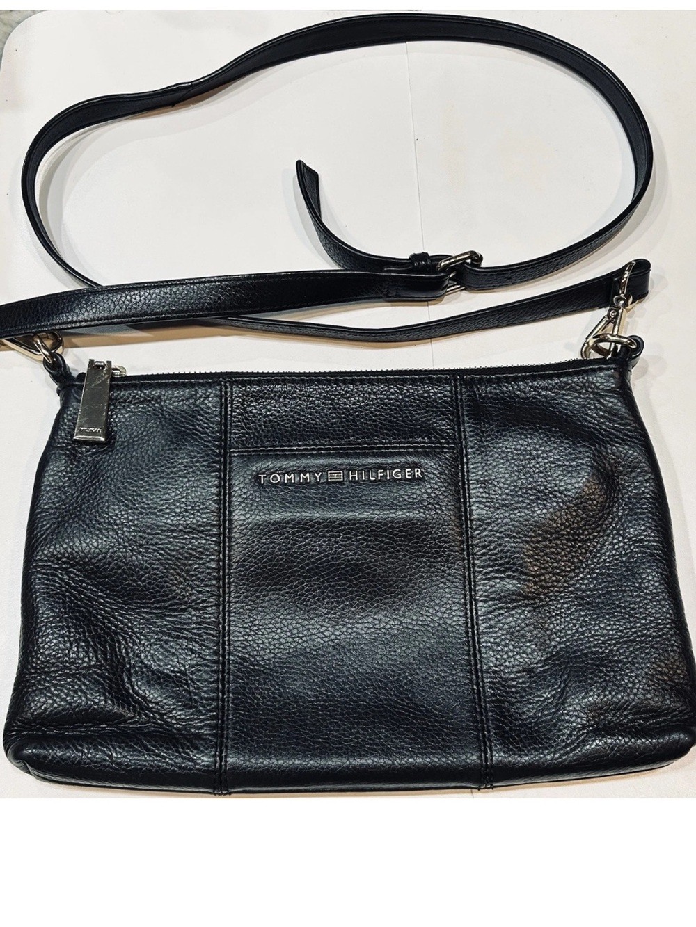 Goes W Everything Tommy Hilfiger Black Pebbled Leather Crossbody Bag  Adj. Strap - Picture 6 of 11
